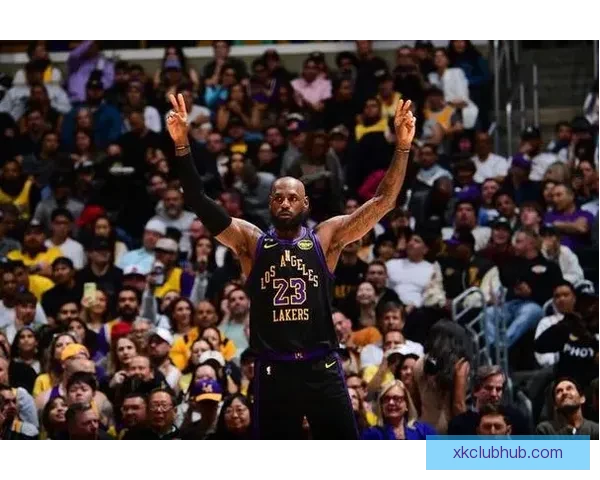 NBA历史首次父子连线 詹姆斯传球布朗尼外线三分命中